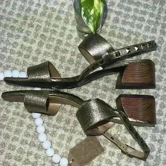 VANELi Chimba Open-toe Wide- Strap Silver Sandals- 7 1/2 - Picture 6 of 10